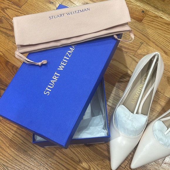 Stuart Weitzman - Picture 2 of 6